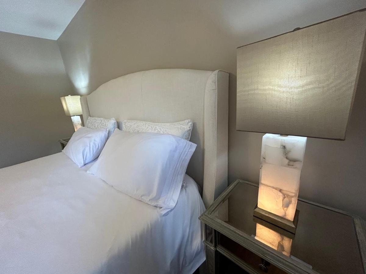 North Nanaimo Gem - Garden-View Room With Private Ensuite ภายนอก รูปภาพ
