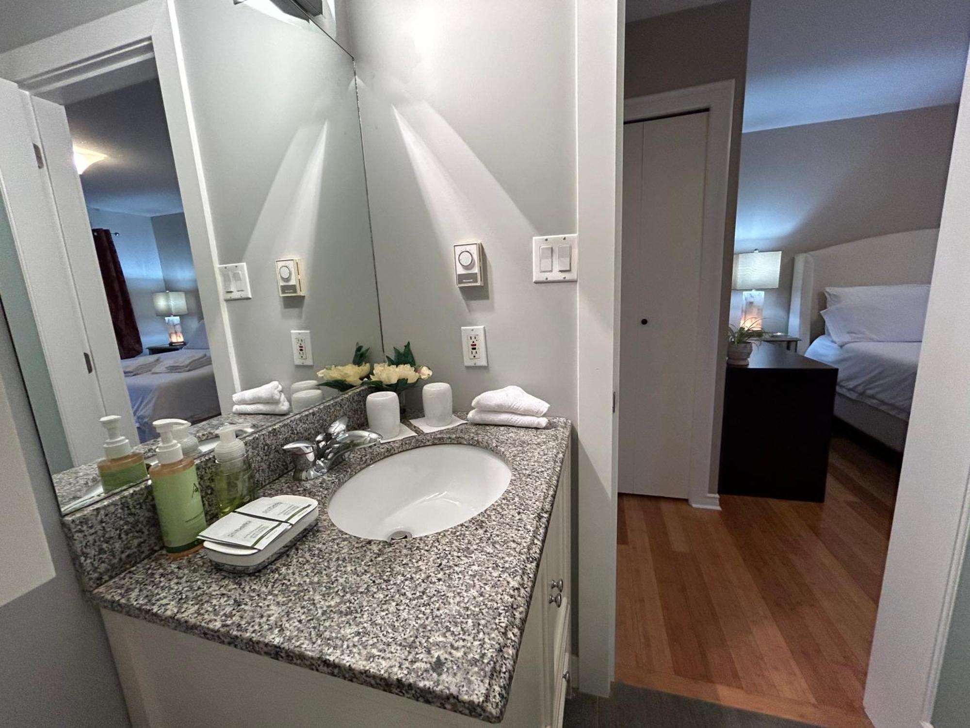 North Nanaimo Gem - Garden-View Room With Private Ensuite ภายนอก รูปภาพ