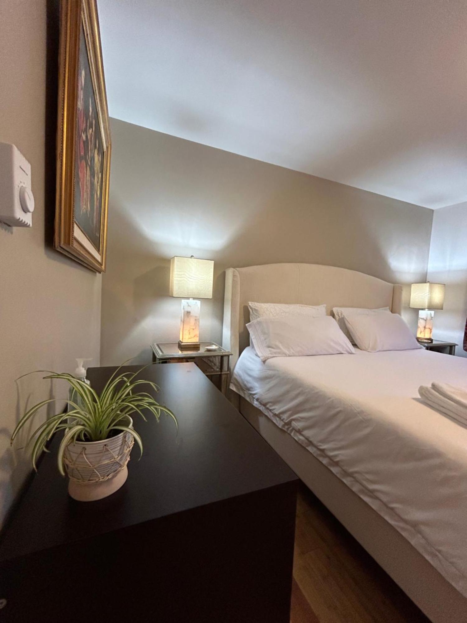 North Nanaimo Gem - Garden-View Room With Private Ensuite ภายนอก รูปภาพ