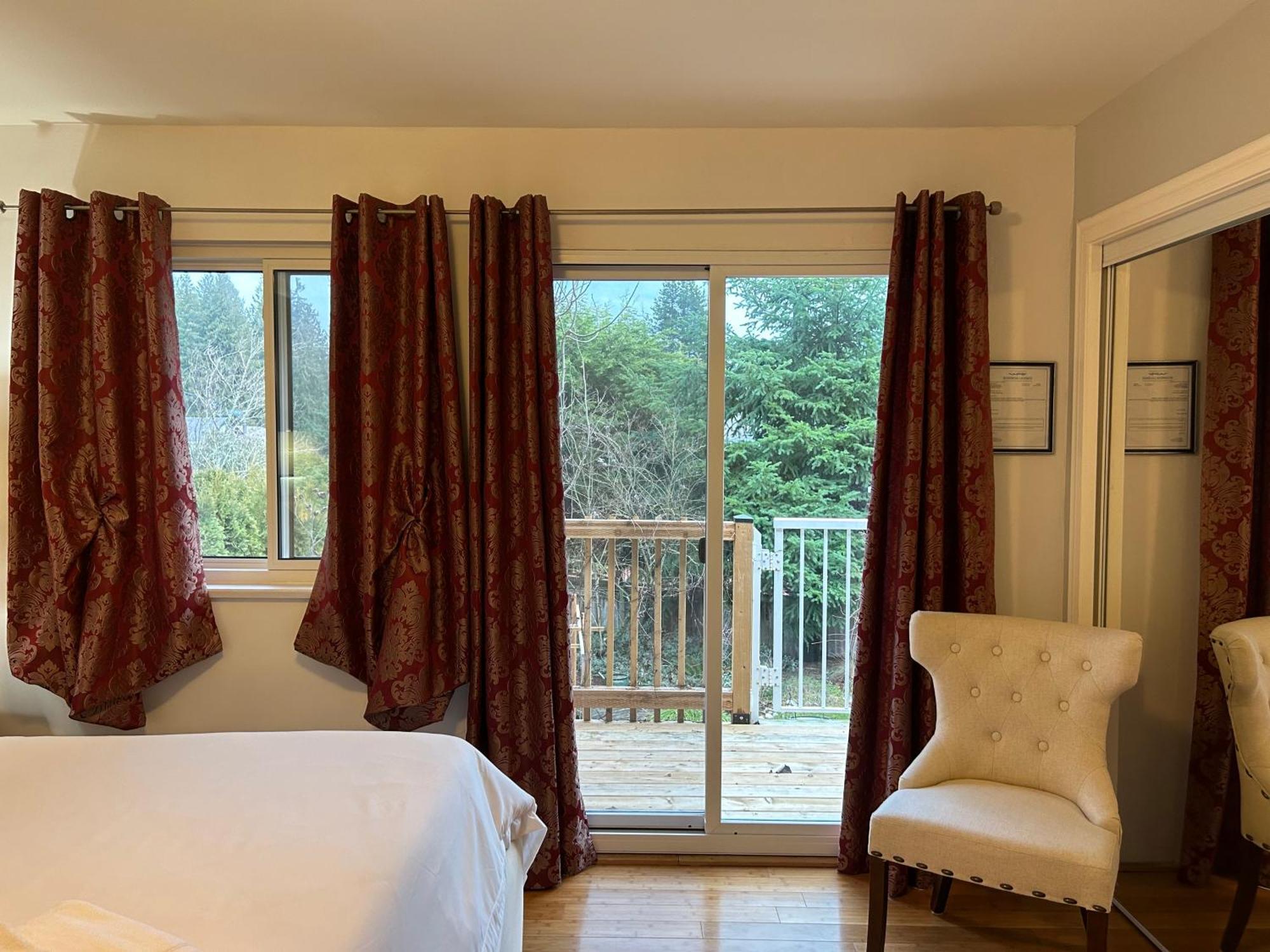 North Nanaimo Gem - Garden-View Room With Private Ensuite ภายนอก รูปภาพ