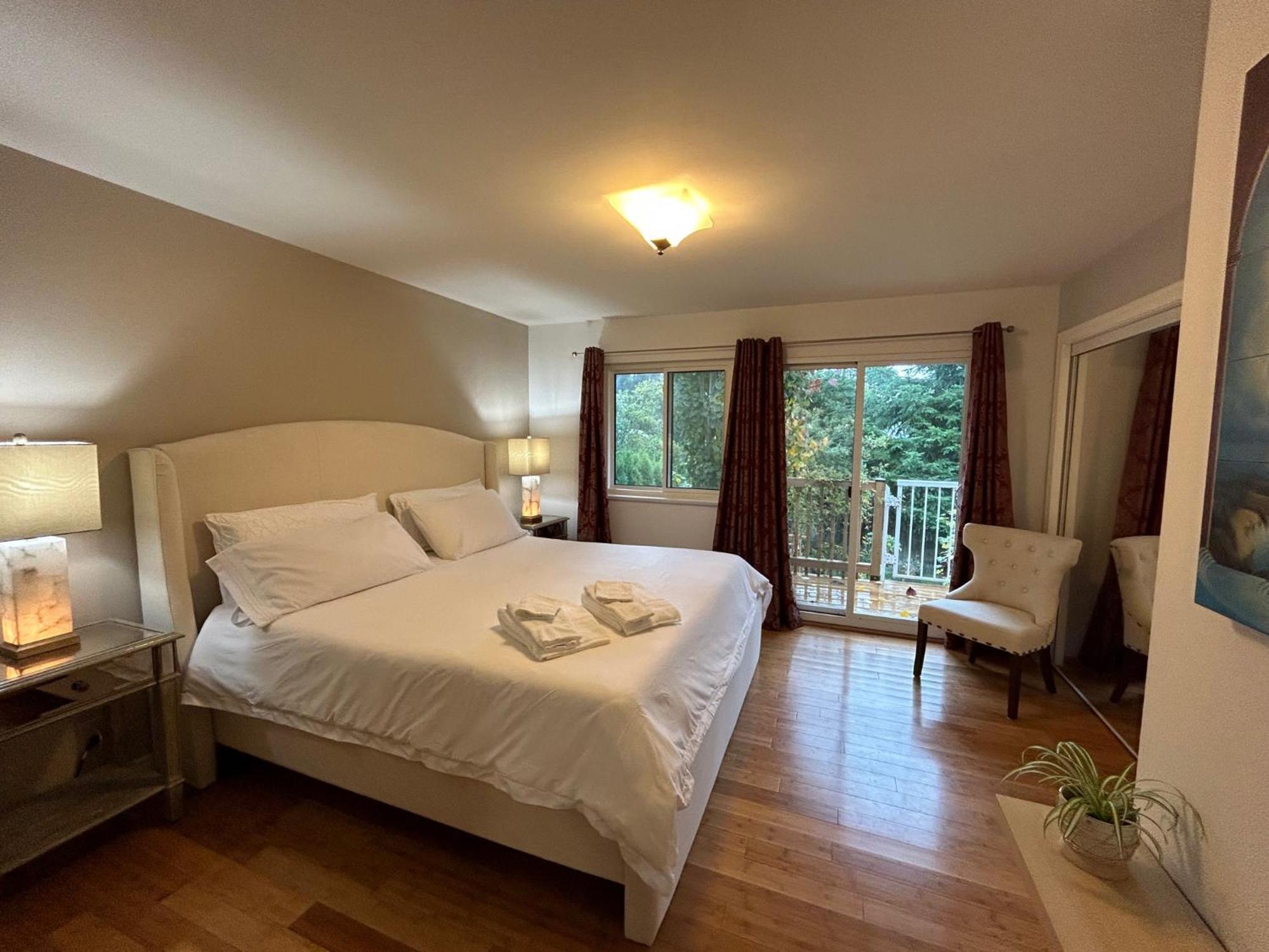 North Nanaimo Gem - Garden-View Room With Private Ensuite ภายนอก รูปภาพ