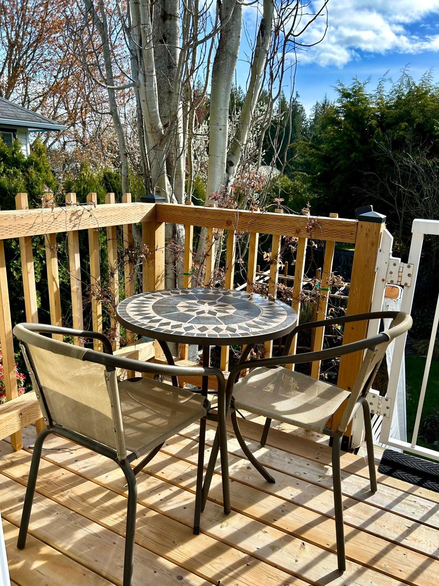 North Nanaimo Gem - Garden-View Room With Private Ensuite ภายนอก รูปภาพ