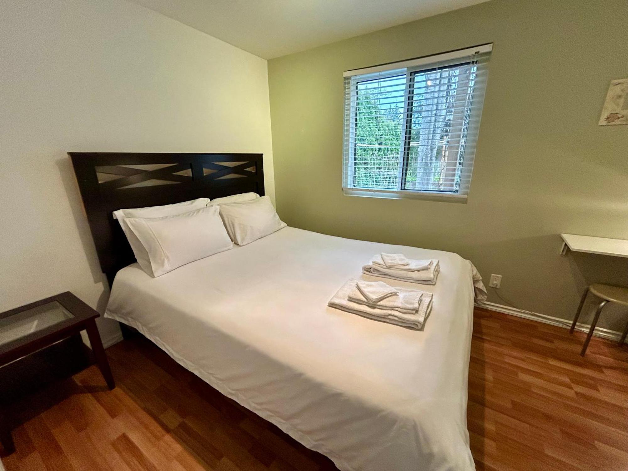 North Nanaimo Gem - Garden-View Room With Private Ensuite ภายนอก รูปภาพ