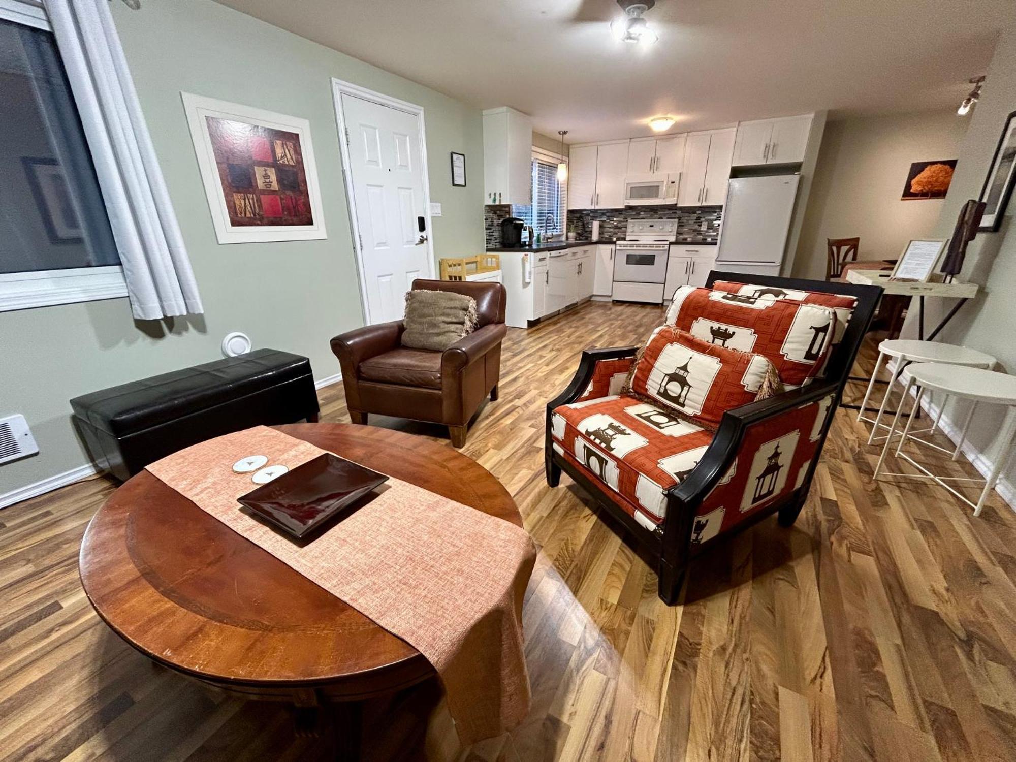 North Nanaimo Gem - Garden-View Room With Private Ensuite ภายนอก รูปภาพ